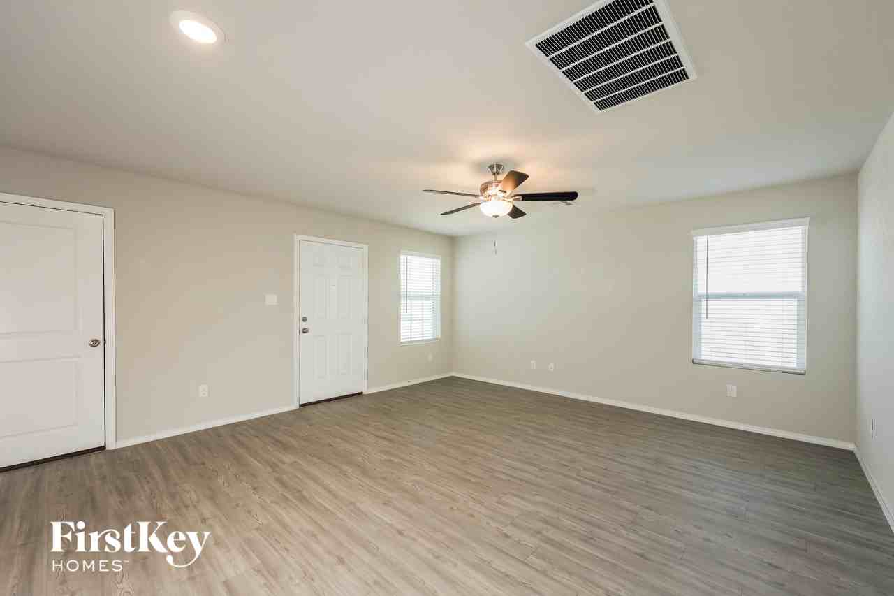 9228 Griffith Run - Photo 4 of 15