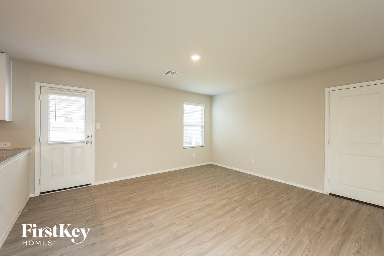 9228 Griffith Run - Photo 5 of 15