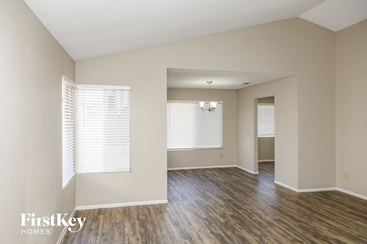 1846 Green River St - Photo 3 of 15