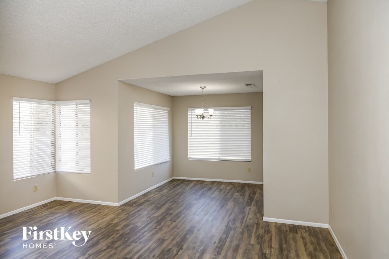 1846 Green River St - Photo 4 of 15