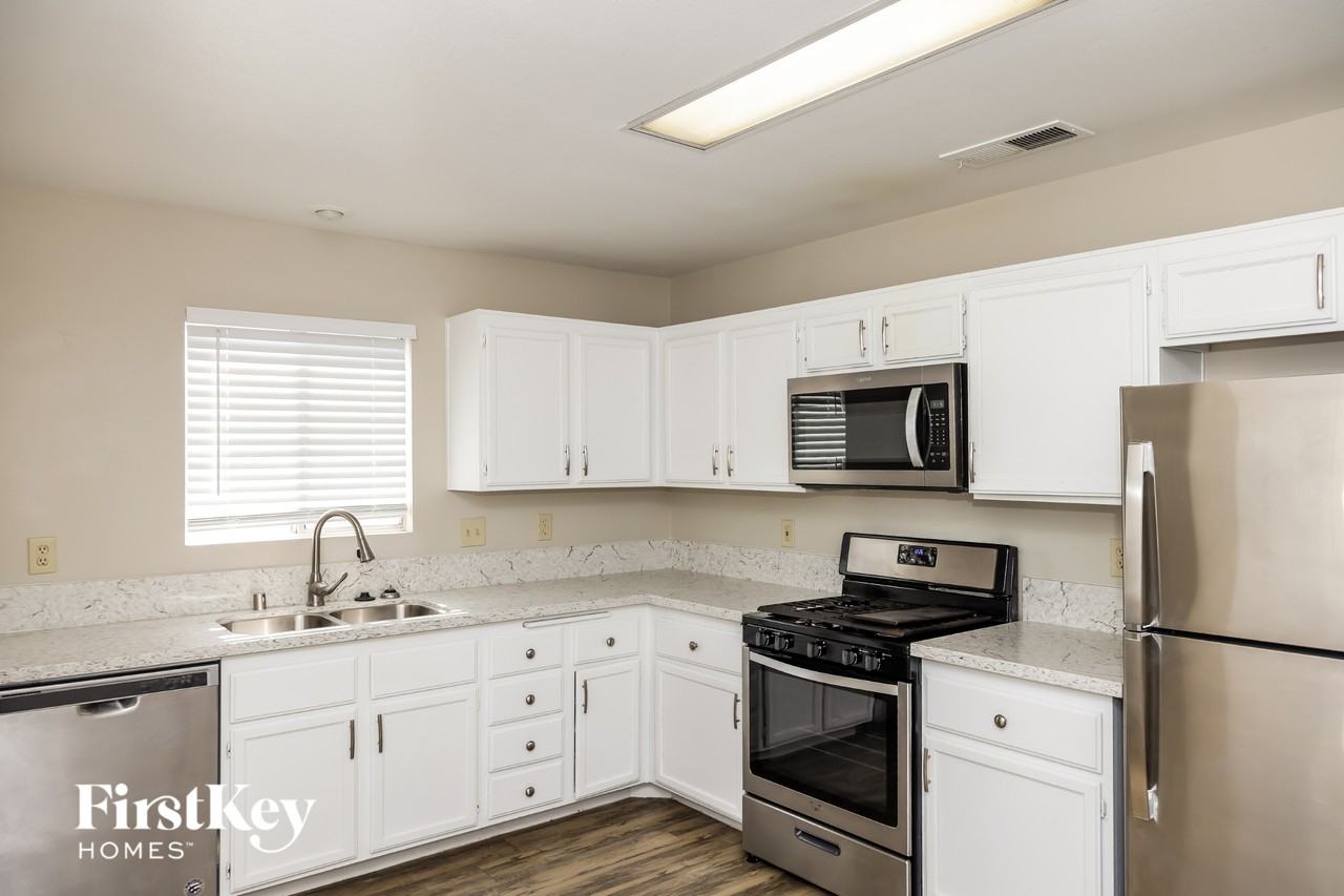 1846 Green River St - Photo 5 of 15