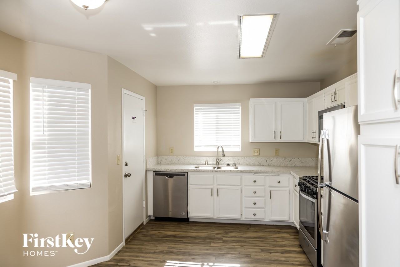 1846 Green River St - Photo 6 of 15