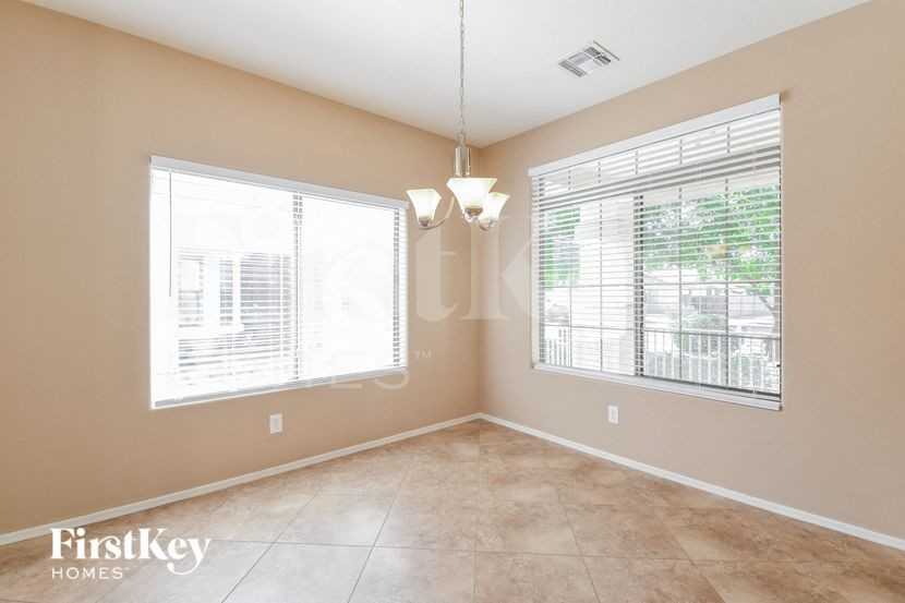 13234 W Banff Ln - Photo 4 of 15