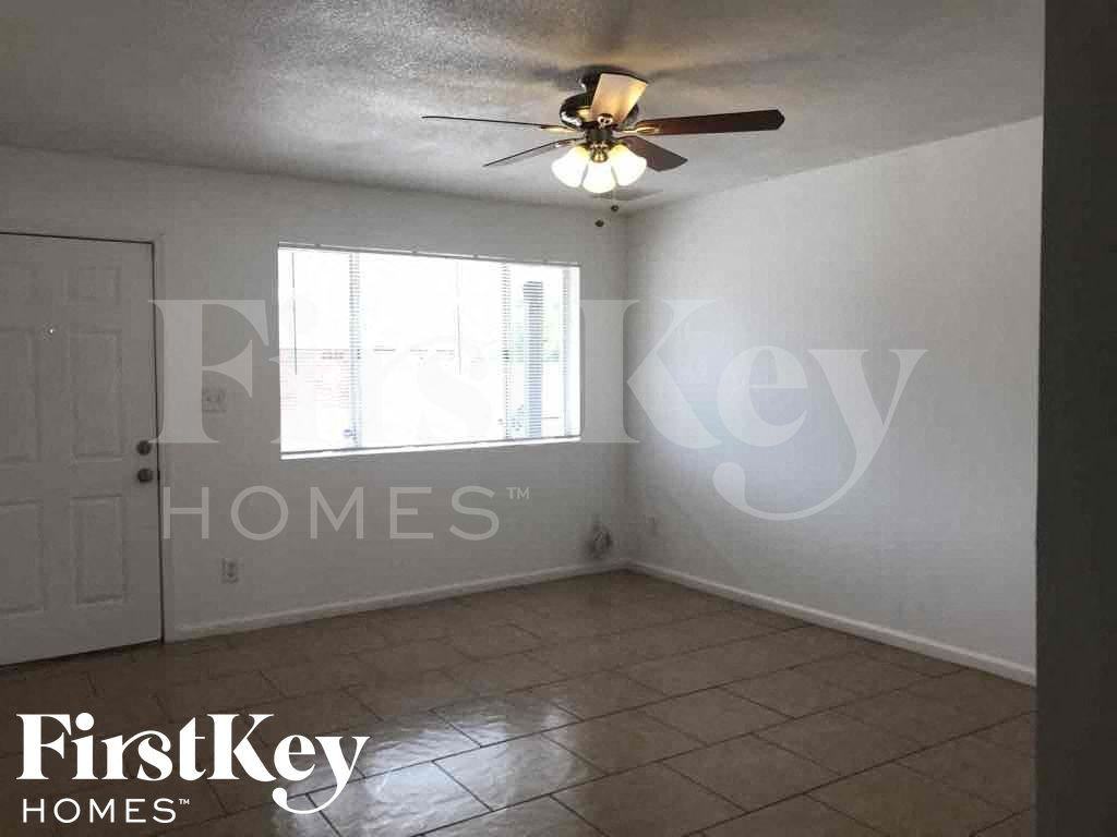 8707 N 41st Ave - Photo 3 of 33