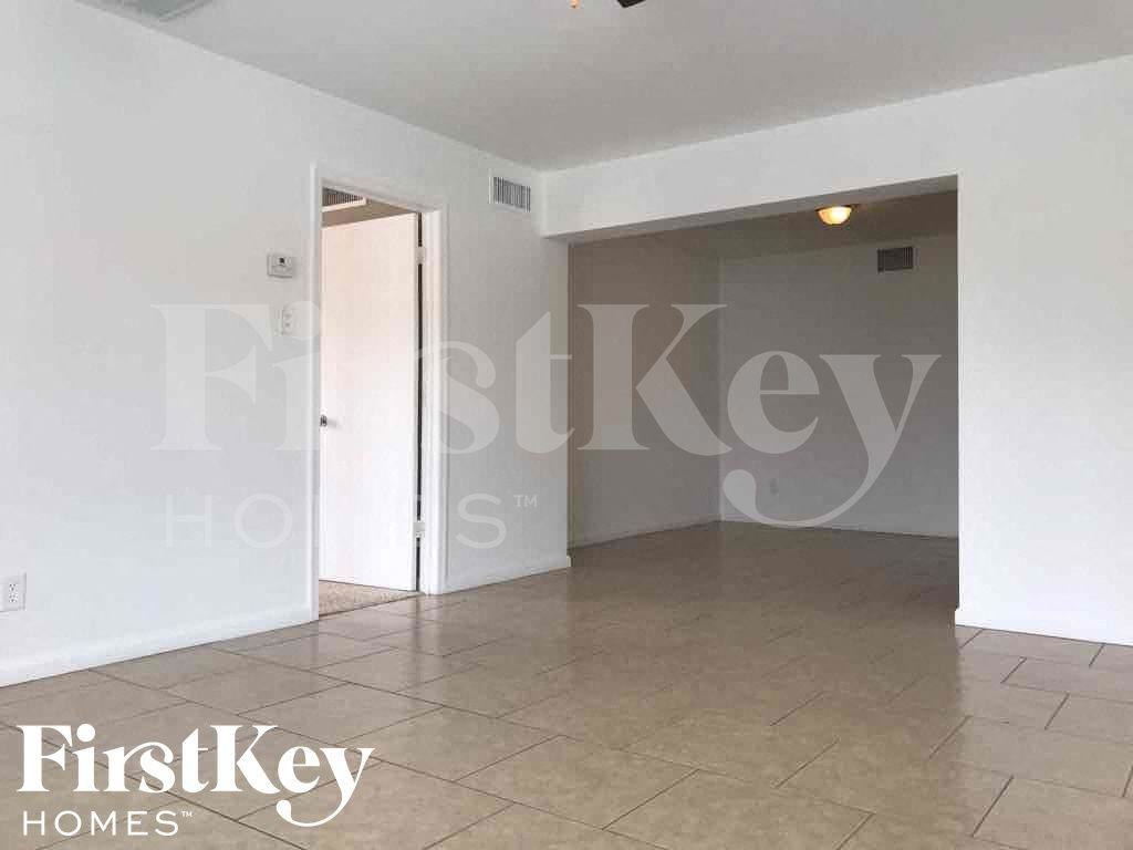 8707 N 41st Ave - Photo 6 of 33