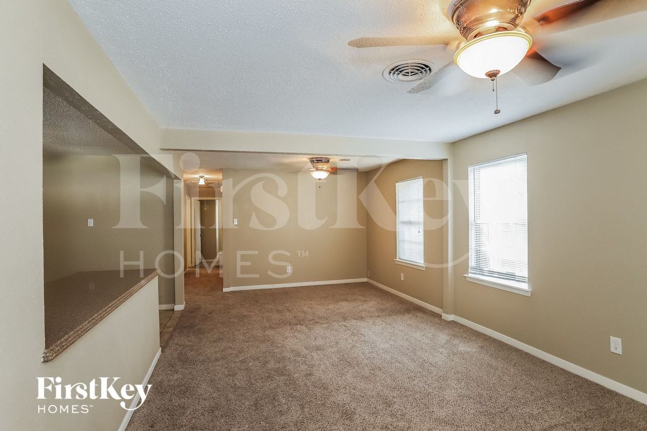 813 Luella Ave - Photo 5 of 15