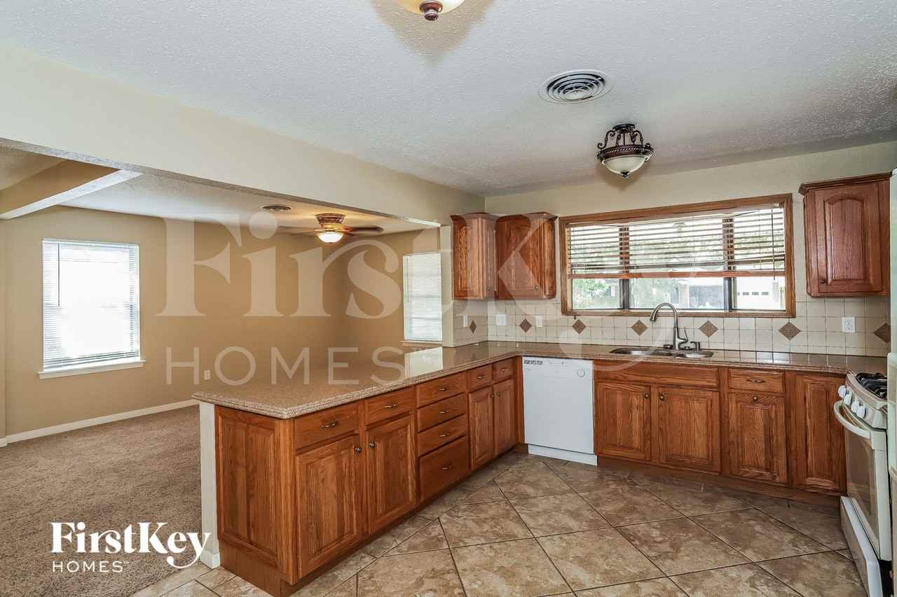 813 Luella Ave - Photo 7 of 15