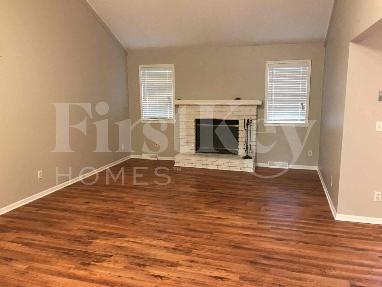 804 Ne Karapat Dr - Photo 2 of 22