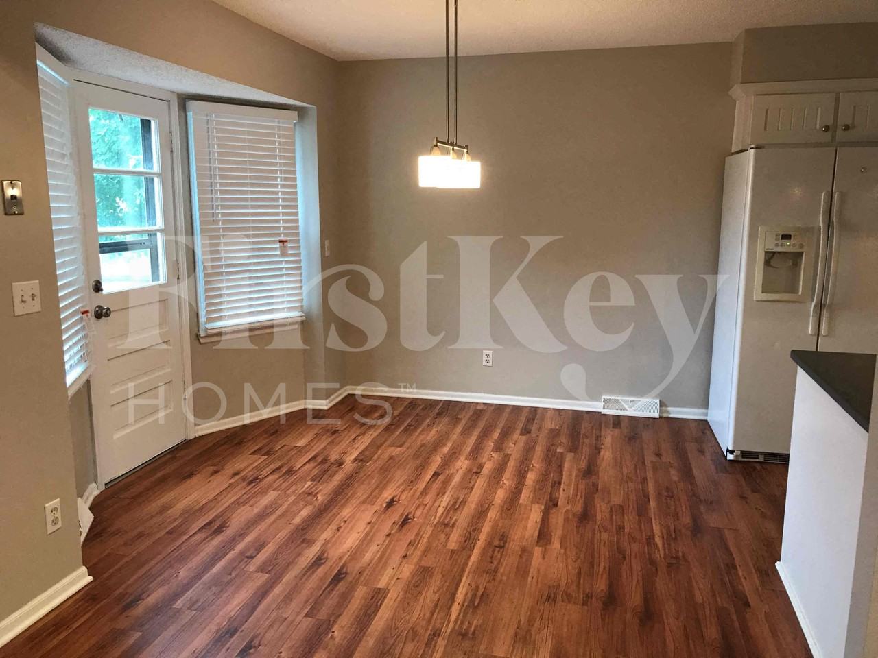 804 Ne Karapat Dr - Photo 4 of 22