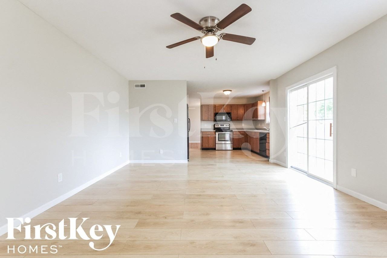 746 Apple Ln - Photo 4 of 15