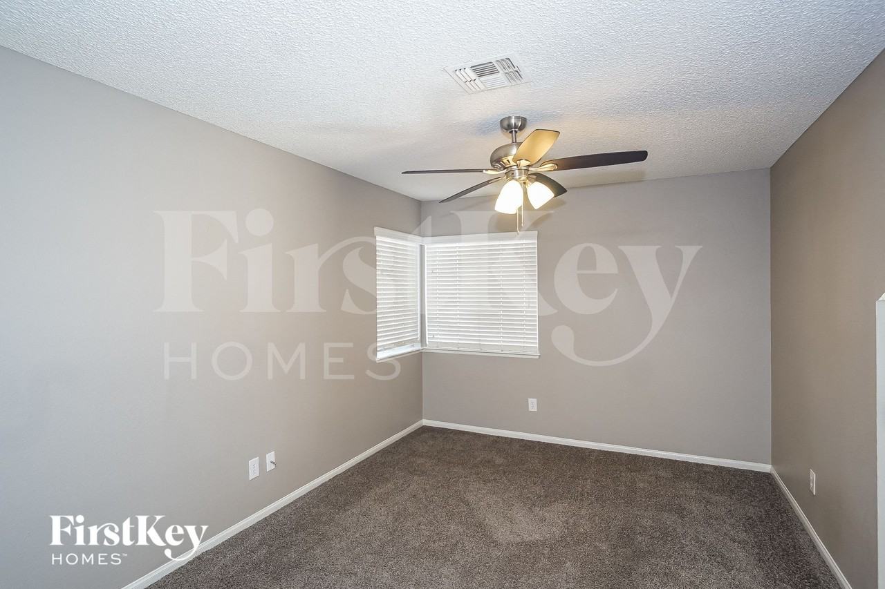 7118 Shadow Crest Dr - Photo 6 of 15