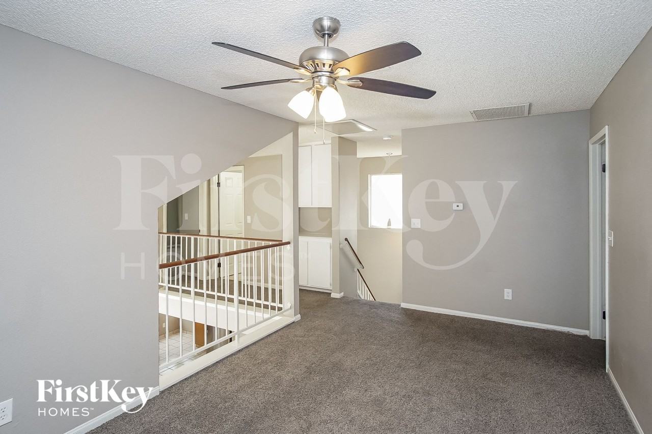 7118 Shadow Crest Dr - Photo 7 of 15