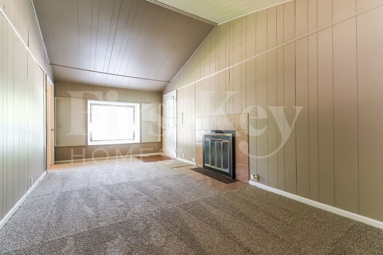 67 Austin Ave - Photo 3 of 15