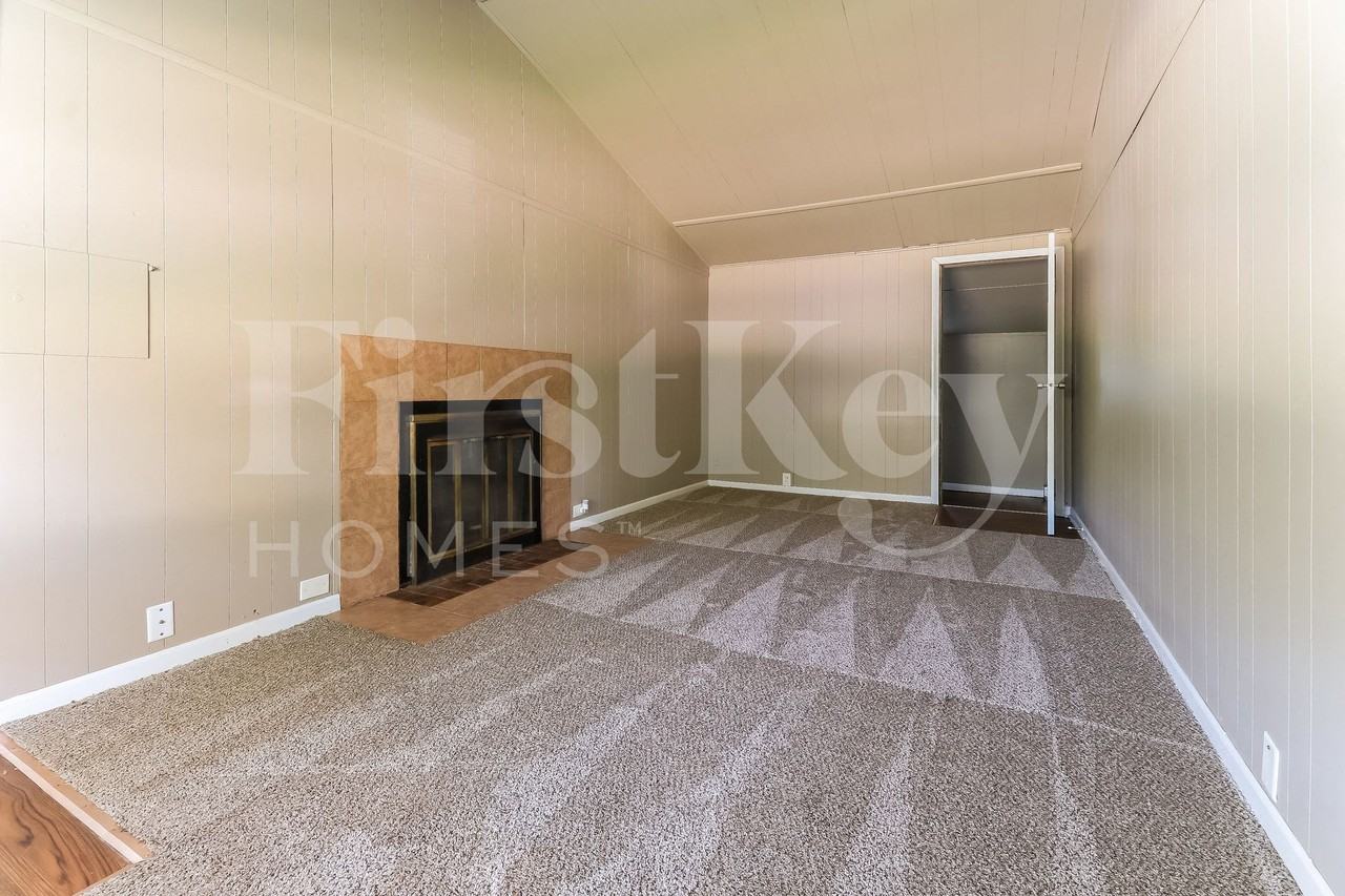 67 Austin Ave - Photo 5 of 15