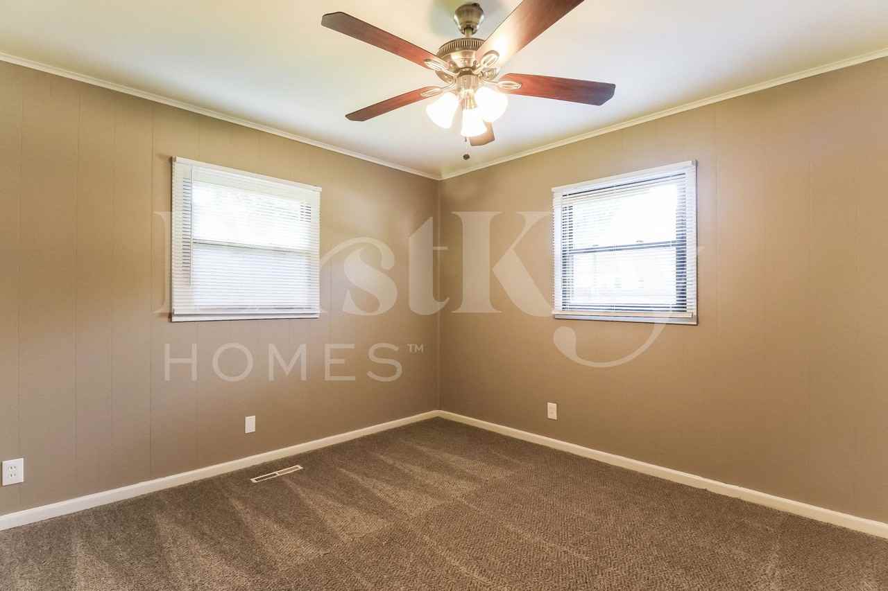 67 Austin Ave - Photo 7 of 15