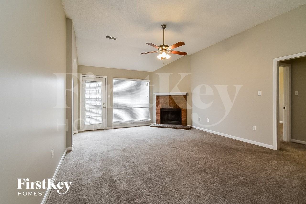 6546 Valley Oak Dr - Photo 4 of 15