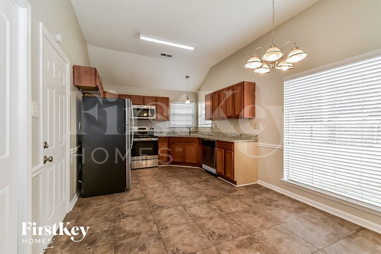 6546 Valley Oak Dr - Photo 5 of 15