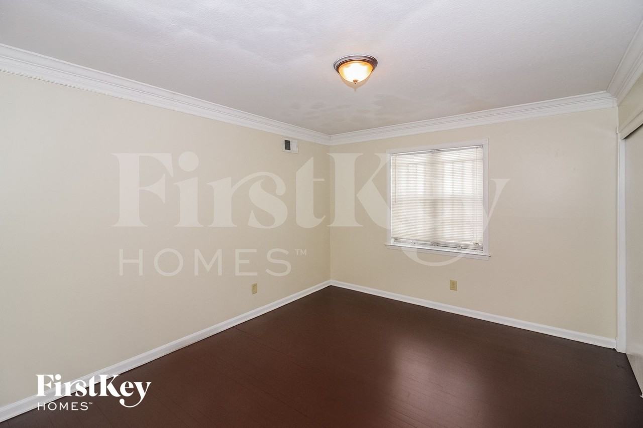 5809 Foxdale Rd - Photo 3 of 13