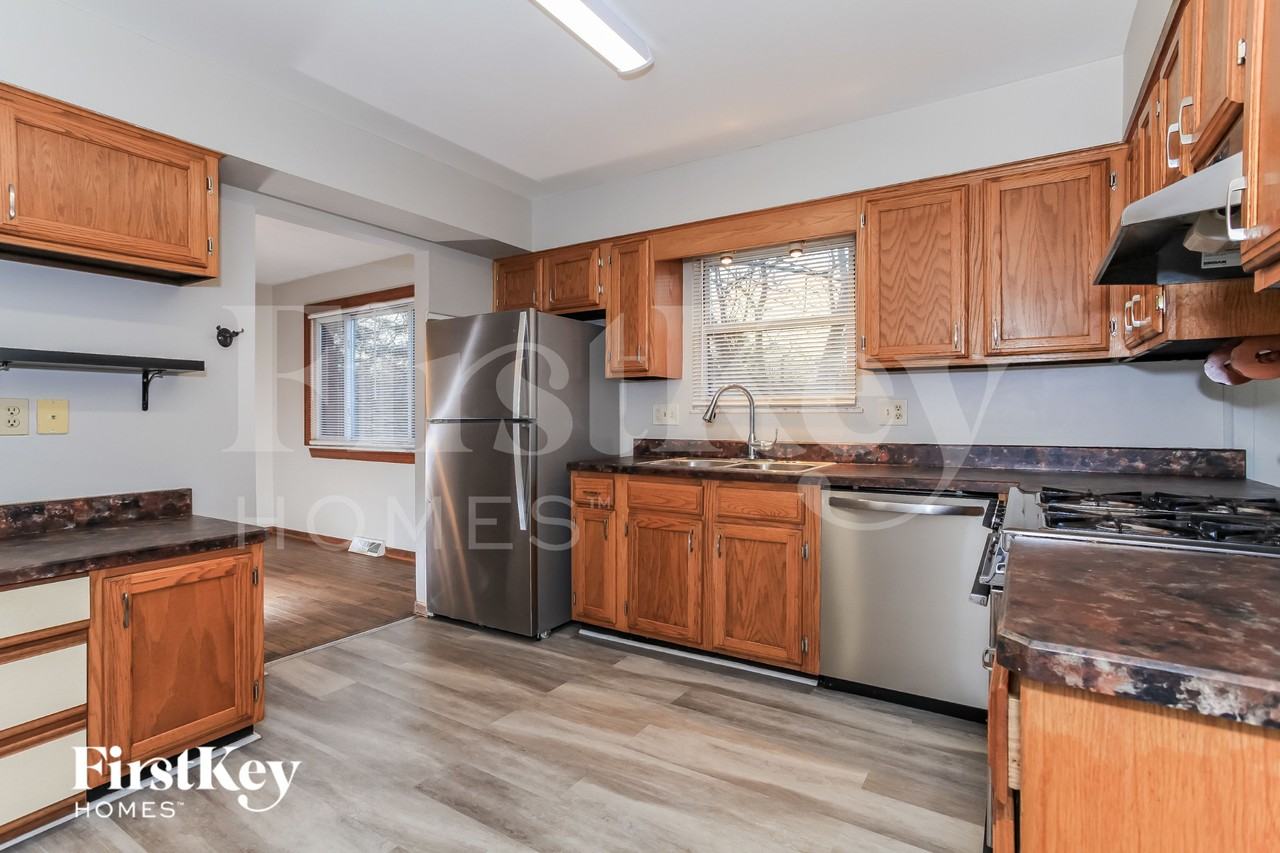 5731 David Pl - Photo 7 of 15