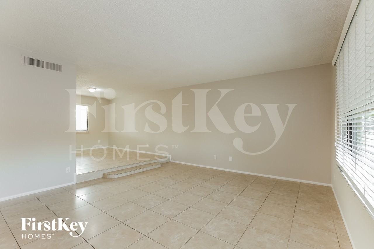 4501 S Forest Ave - Photo 4 of 16