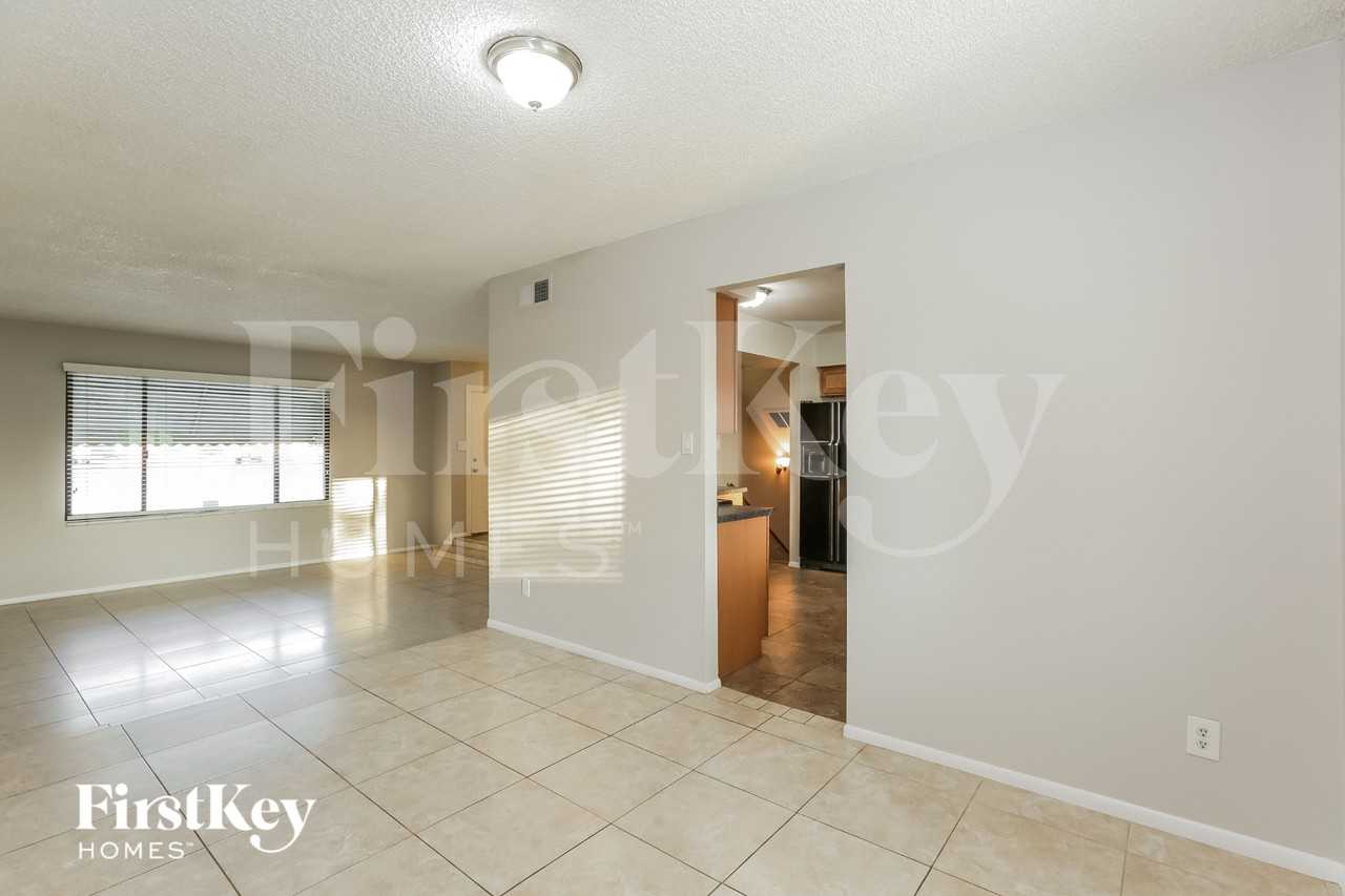 4501 S Forest Ave - Photo 5 of 16