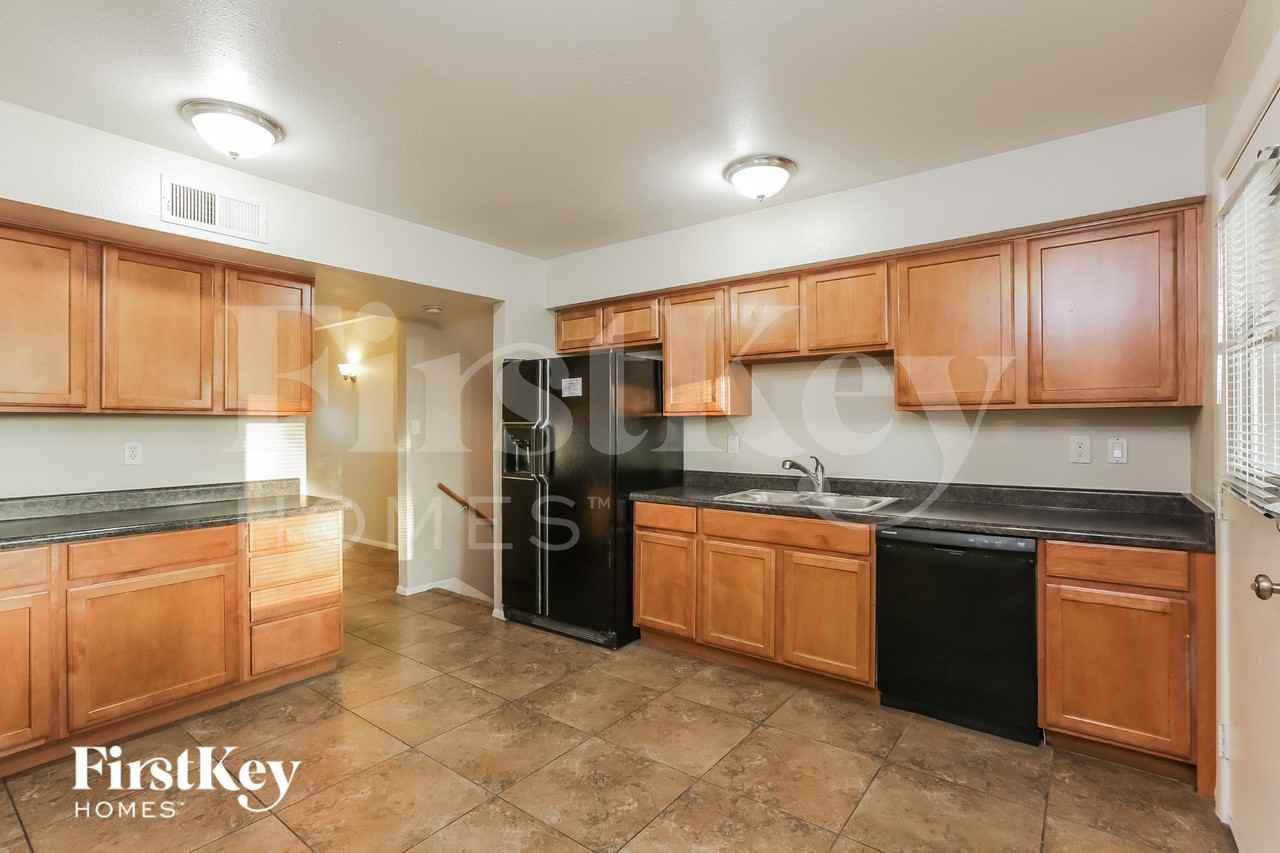 4501 S Forest Ave - Photo 6 of 16