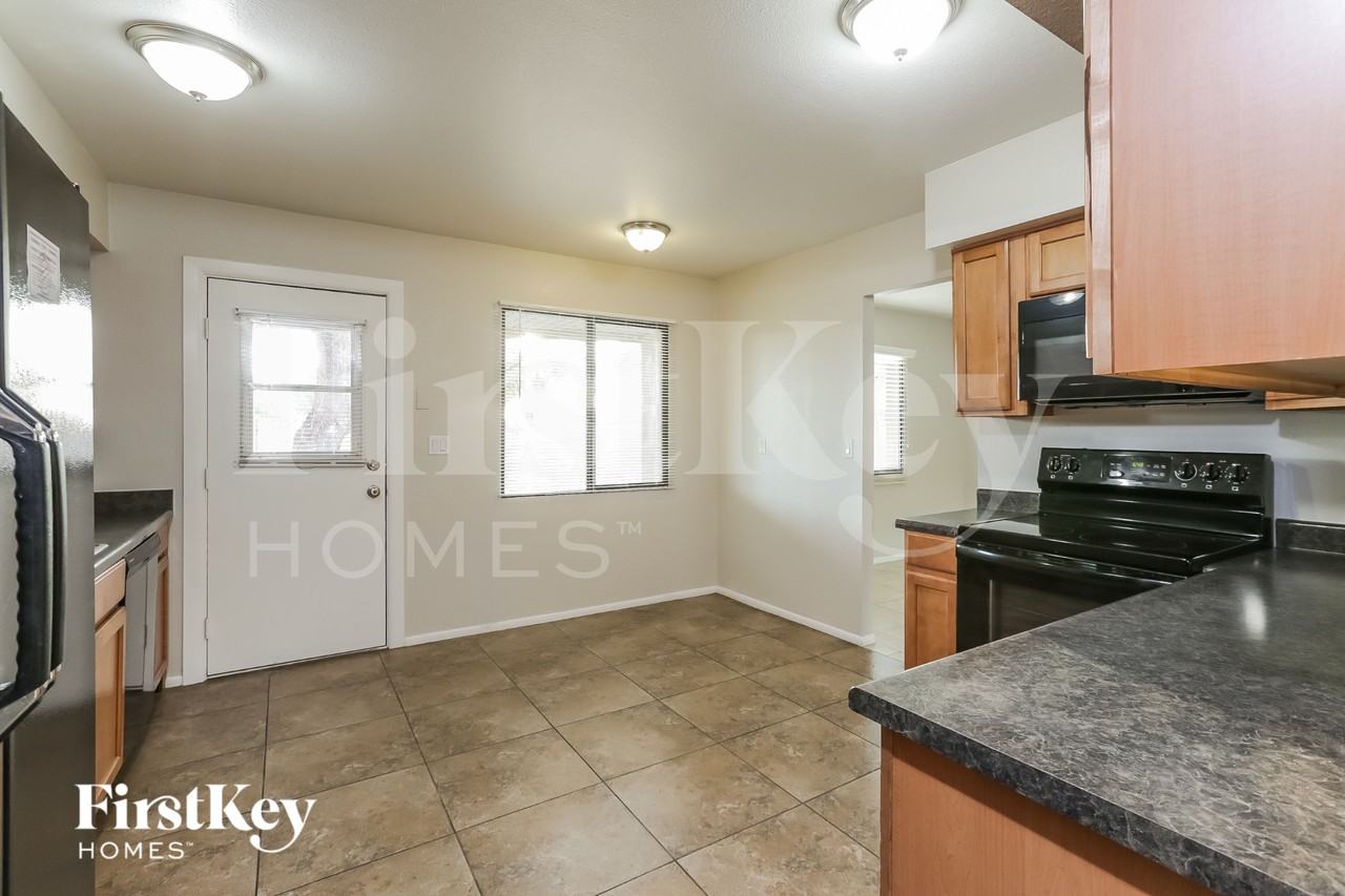 4501 S Forest Ave - Photo 7 of 16