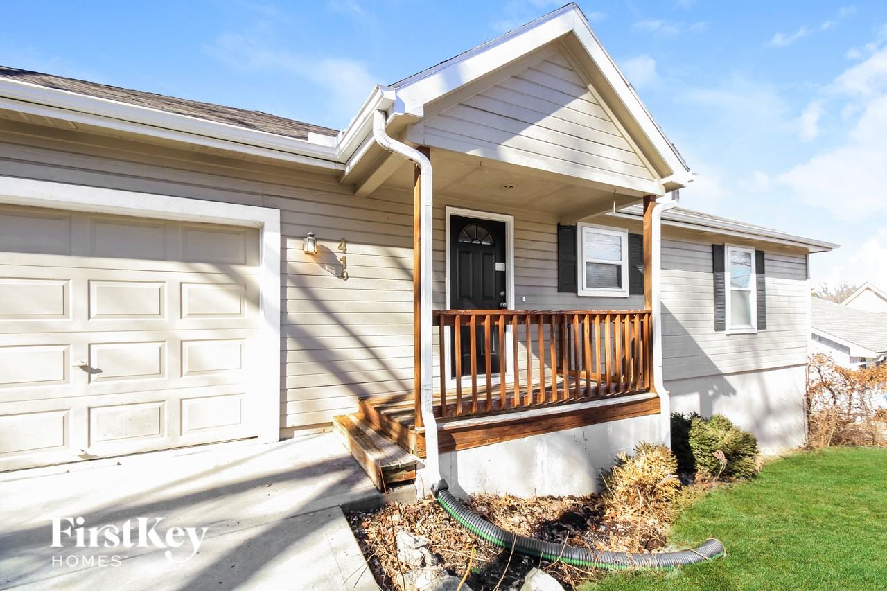 410 N Titus Ave - Photo 2 of 15