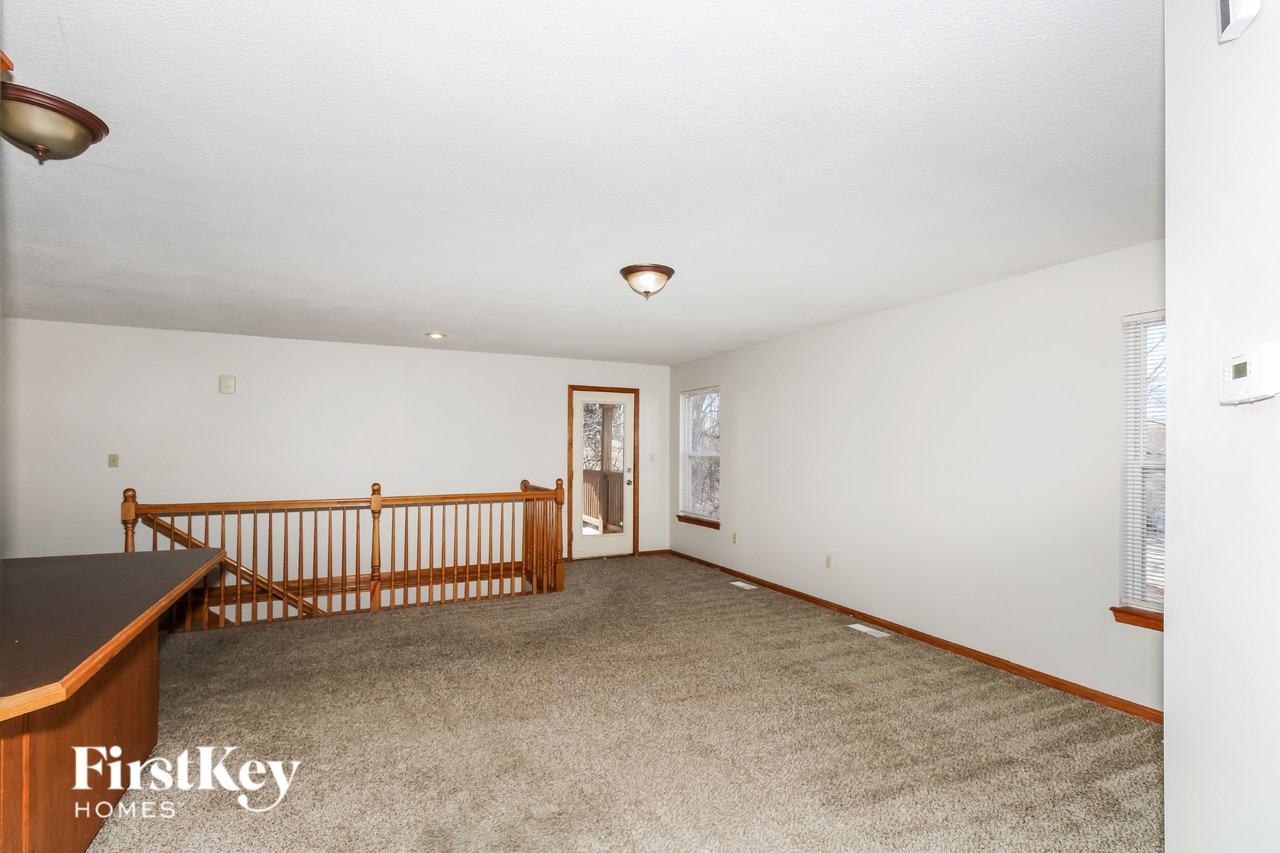 410 N Titus Ave - Photo 3 of 15