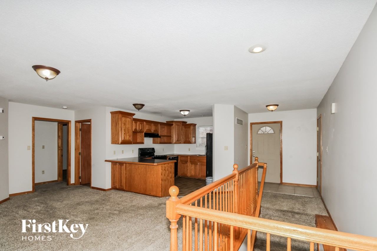 410 N Titus Ave - Photo 5 of 15