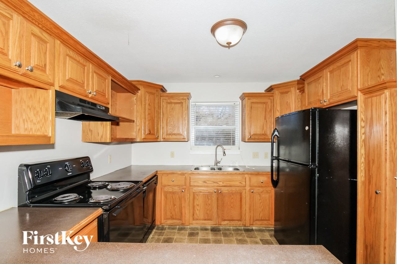 410 N Titus Ave - Photo 6 of 15