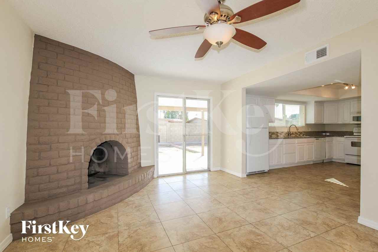 3827 W Loma Ln - Photo 2 of 14