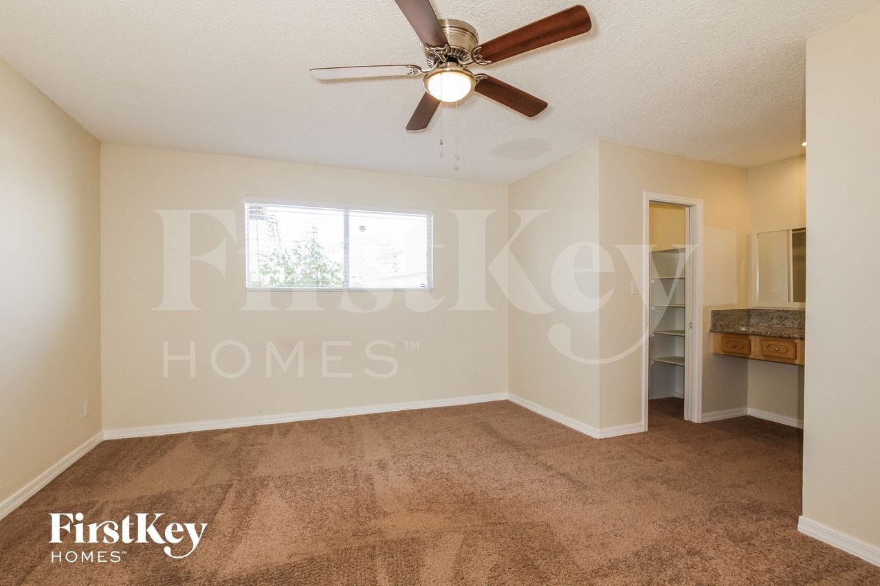 3827 W Loma Ln - Photo 6 of 14