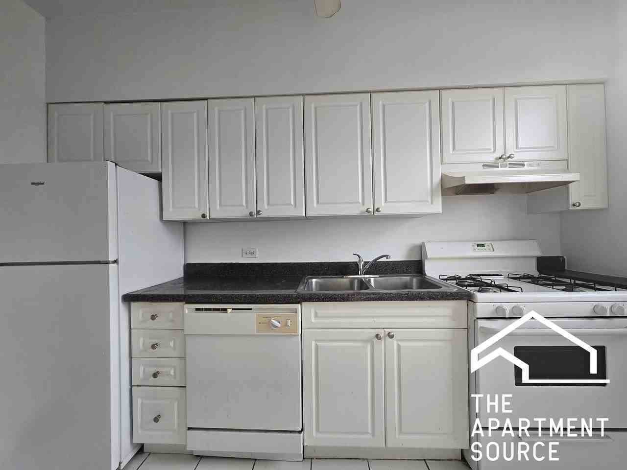 916 Reba Pl #3N - Photo 4 of 12