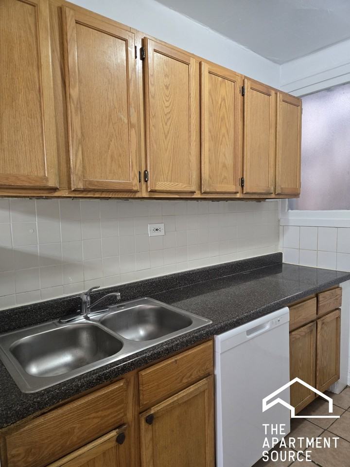 4935 N Whipple St #1W - Photo 5 of 10