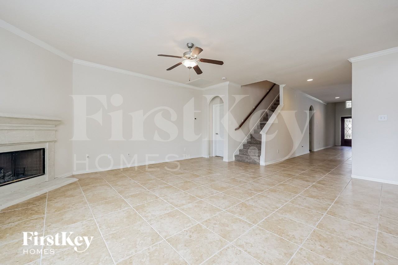 24431 Sundance Spring Dr - Photo 2 of 19