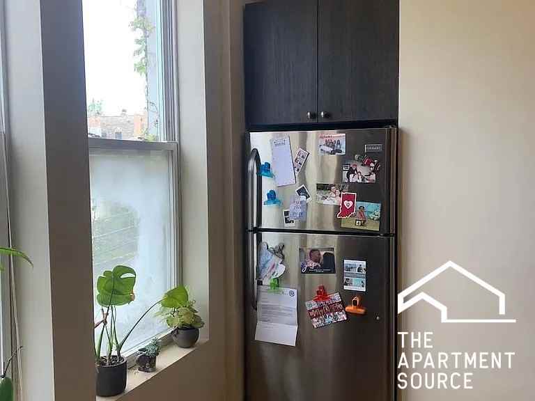 1738 W Huron St #R2 - Photo 2 of 13