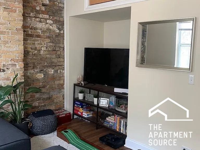 1738 W Huron St #R2 - Photo 4 of 13