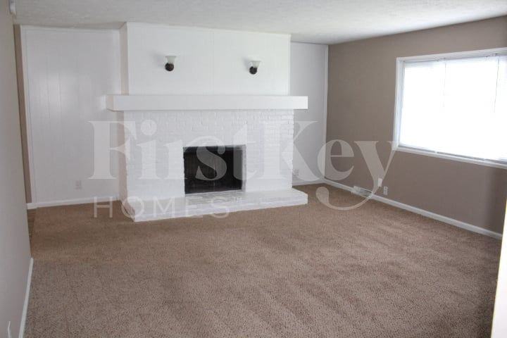 243 Tracy Rd - Photo 2 of 12