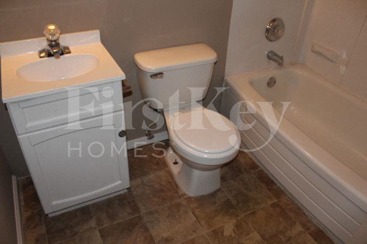 243 Tracy Rd - Photo 5 of 12