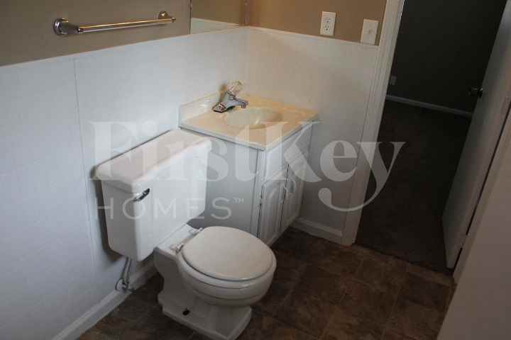 243 Tracy Rd - Photo 6 of 12