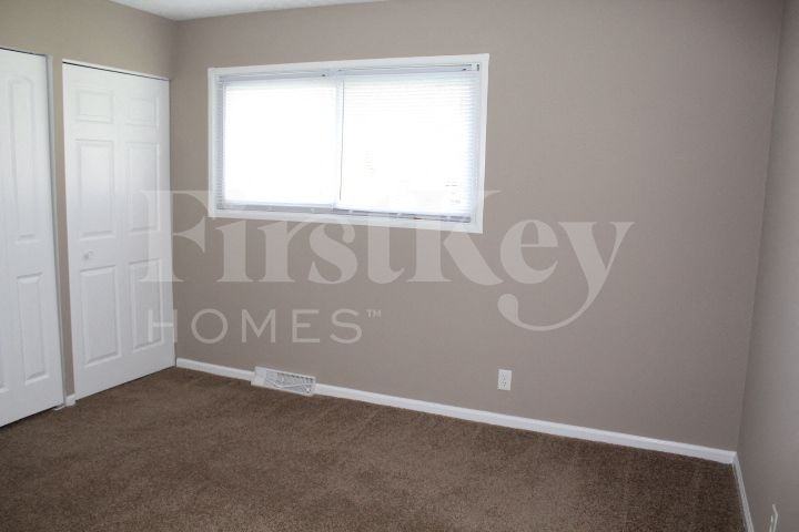 243 Tracy Rd - Photo 7 of 12