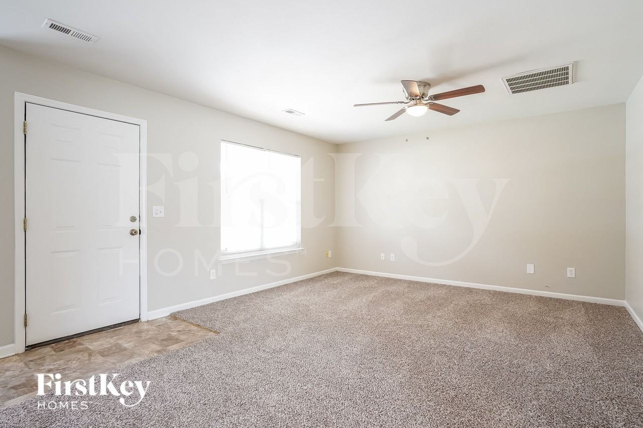 2303 Sidney Porter Dr - Photo 3 of 15