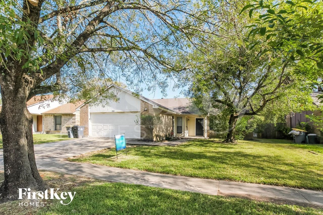 22730 Millgate Dr - Photo 2 of 15