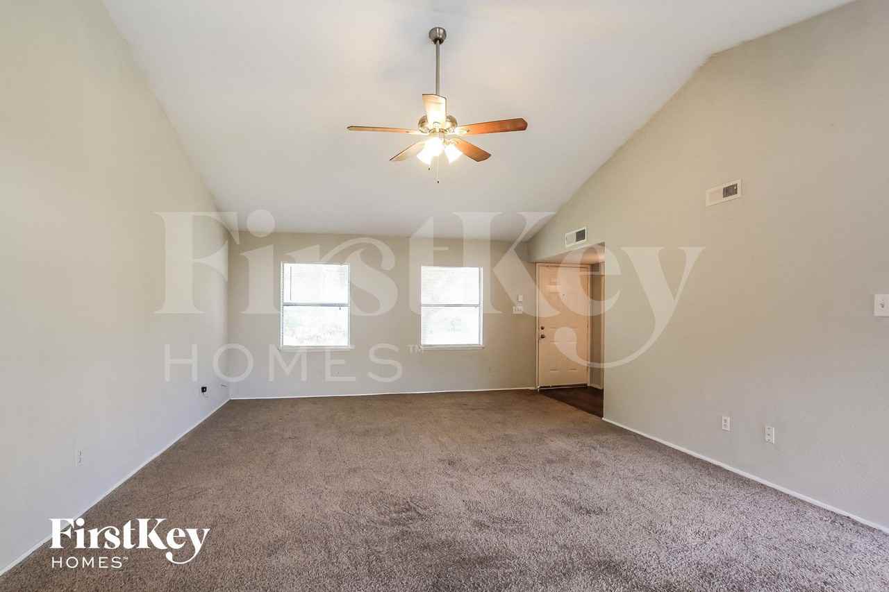 22730 Millgate Dr - Photo 4 of 15