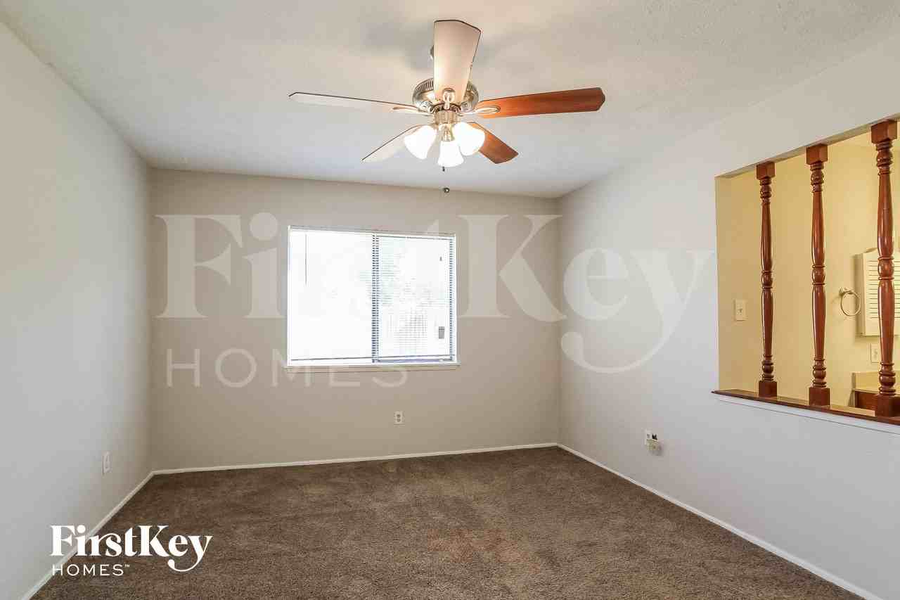 22730 Millgate Dr - Photo 7 of 15