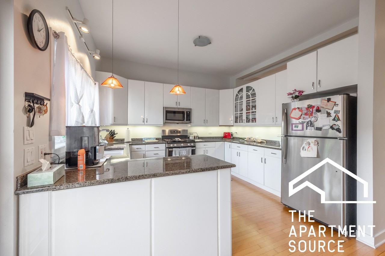 1723 N Wood St #SFH - Photo 4 of 40