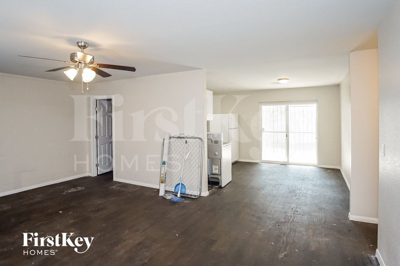 2128 Carver Ave - Photo 3 of 14