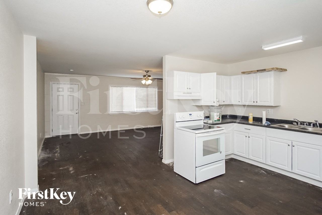 2128 Carver Ave - Photo 6 of 14