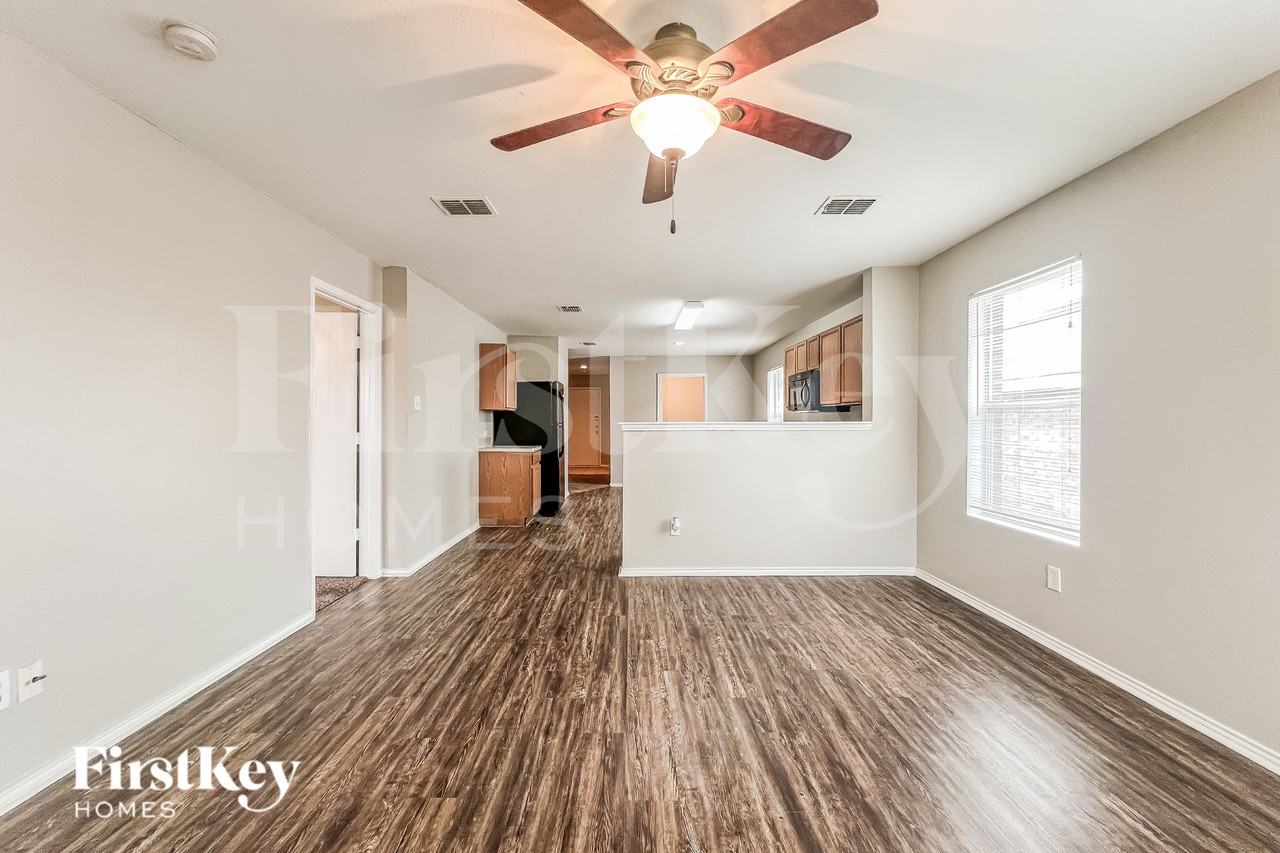 2025 Kickapoo Trl - Photo 3 of 16